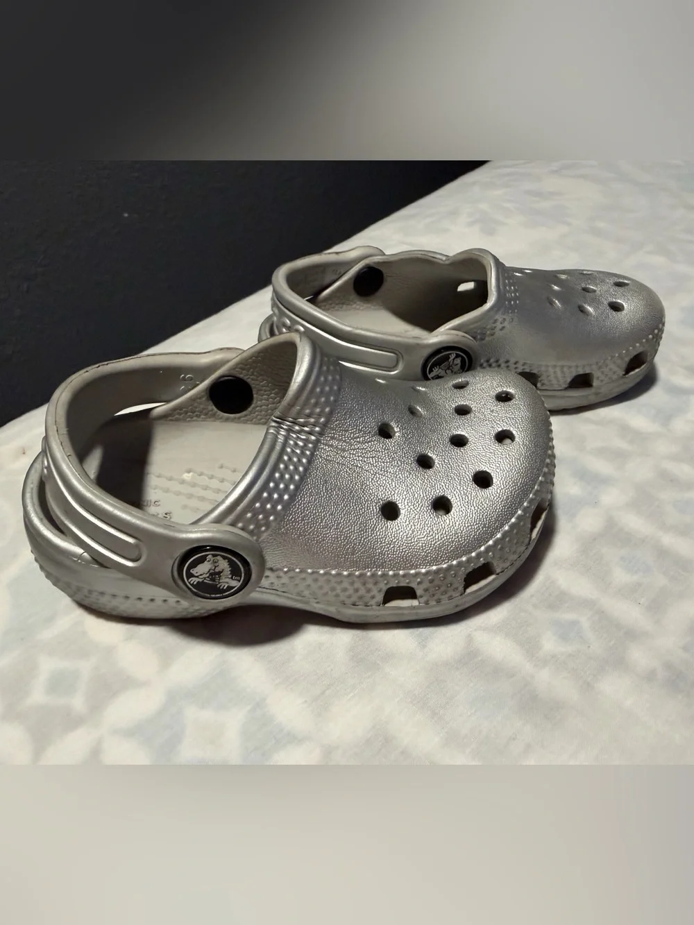 Crocs Classic Clogs for Kids in Metallic Silver